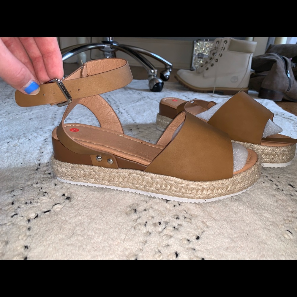 Platform Sandals - Picture 3 of 3